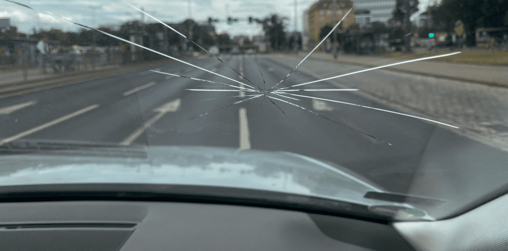 What Causes A Cracked Or Chipped Windscreen